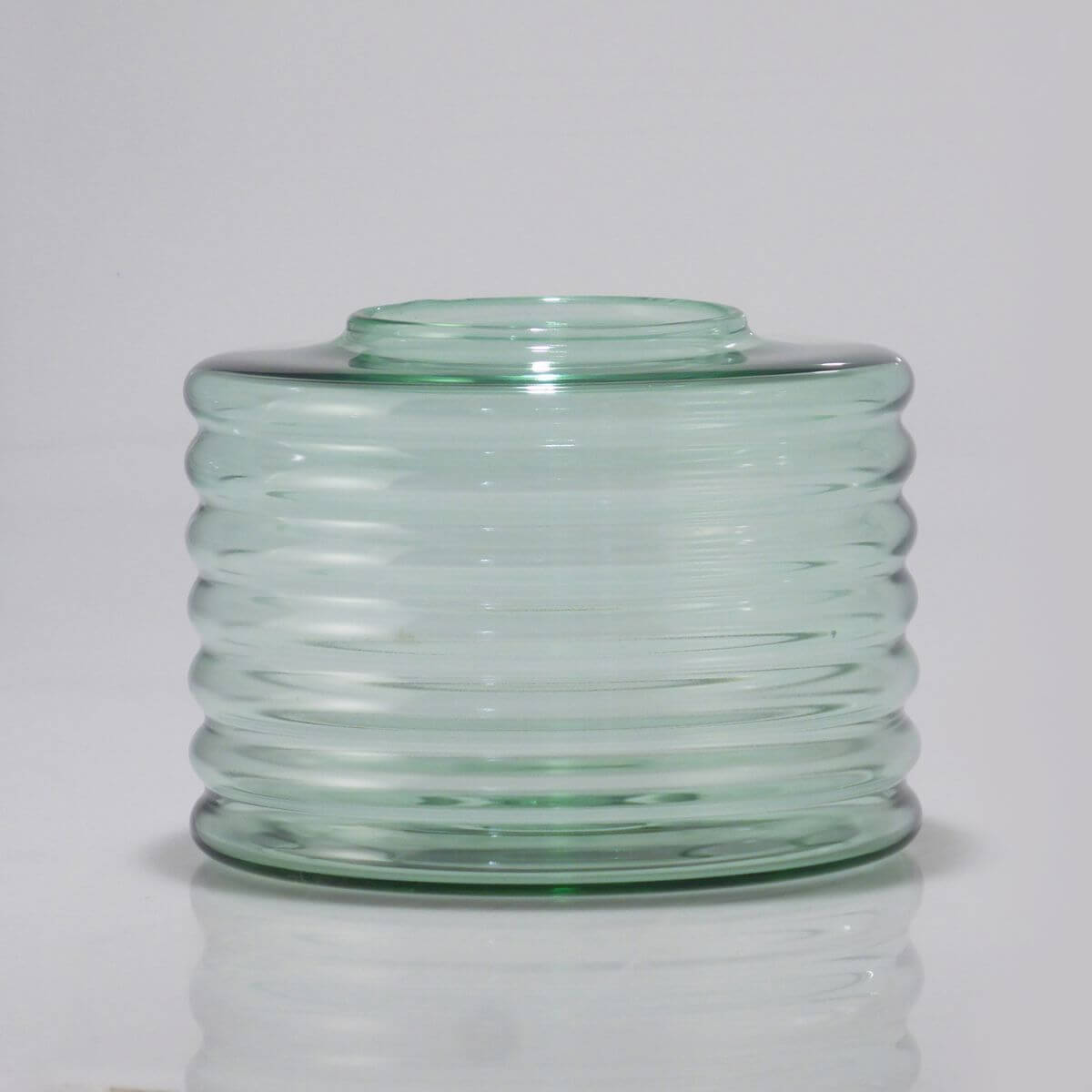 vase rond en verre soufflé vert