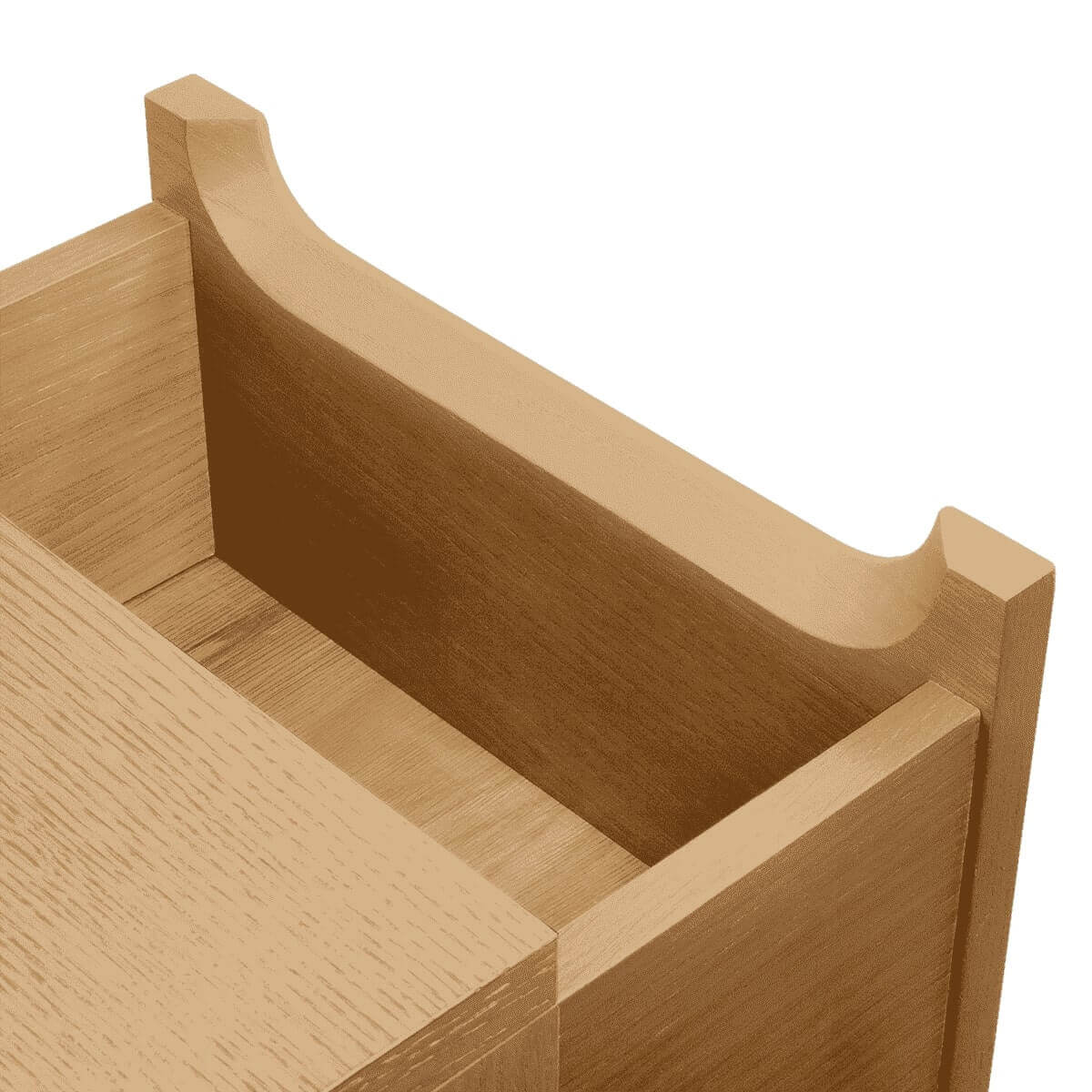détail de l'ouverture du tiroir de la table de chevet en chêne naturel de la marque Kulile